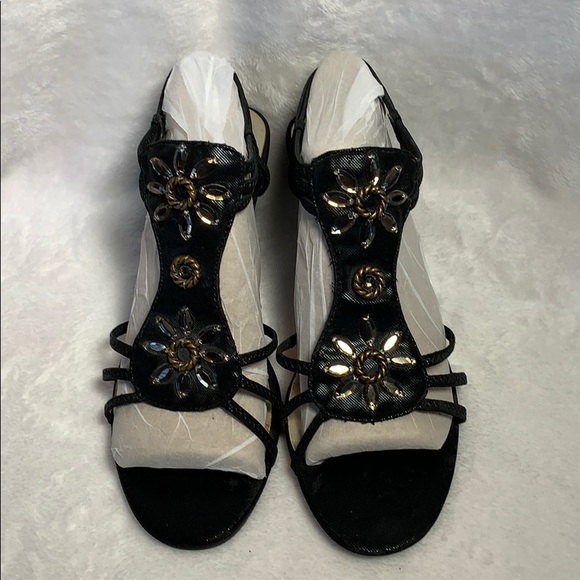 Shoes - Picture 2 of 7